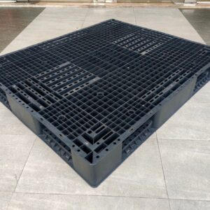 pallet nhựa đen