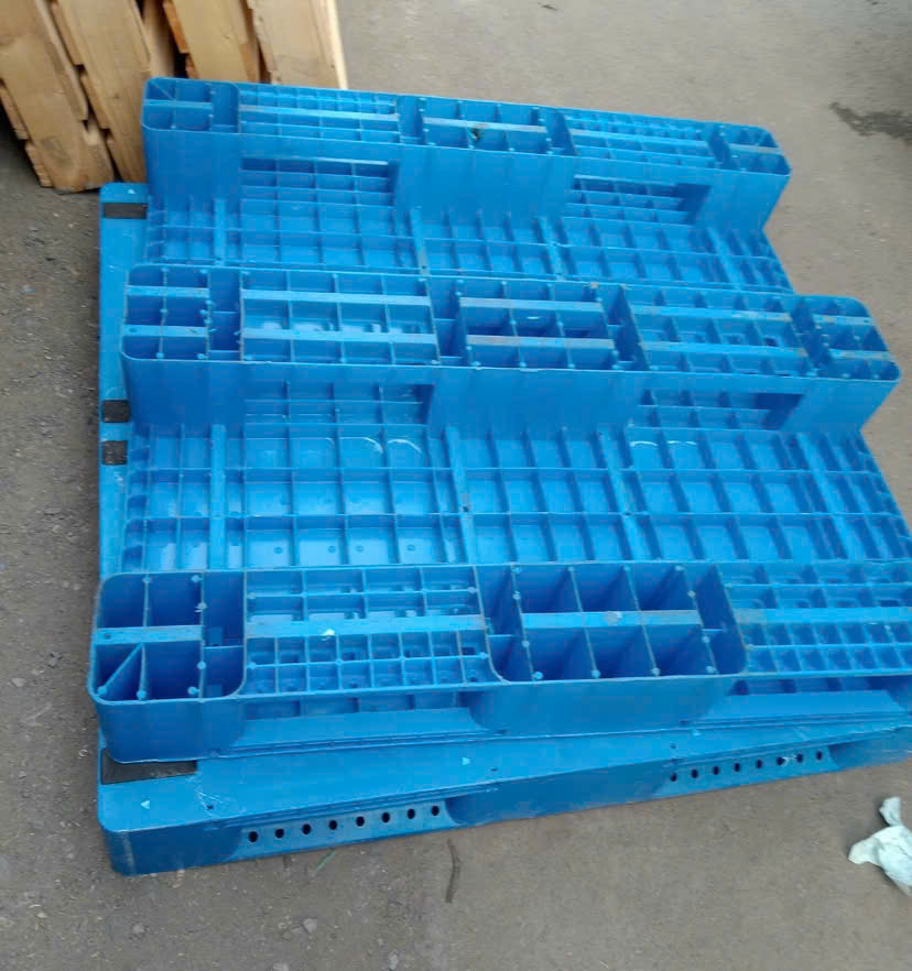 Pallet nhựa cũ giá rẻ, Giải pháp tiết kiệm và bền vững cho doanh nghiệp